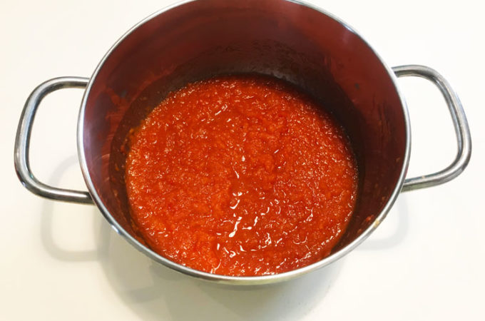 イタリアの一家に一台のムーランで作るトマトソース